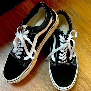 Vans classic shoes almost new